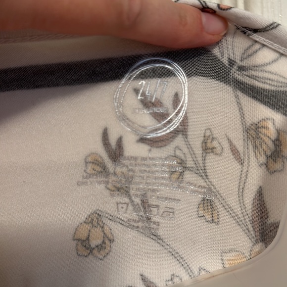 🌻 Maurice’s Floral Stripe Top 1X - Picture 3 of 6